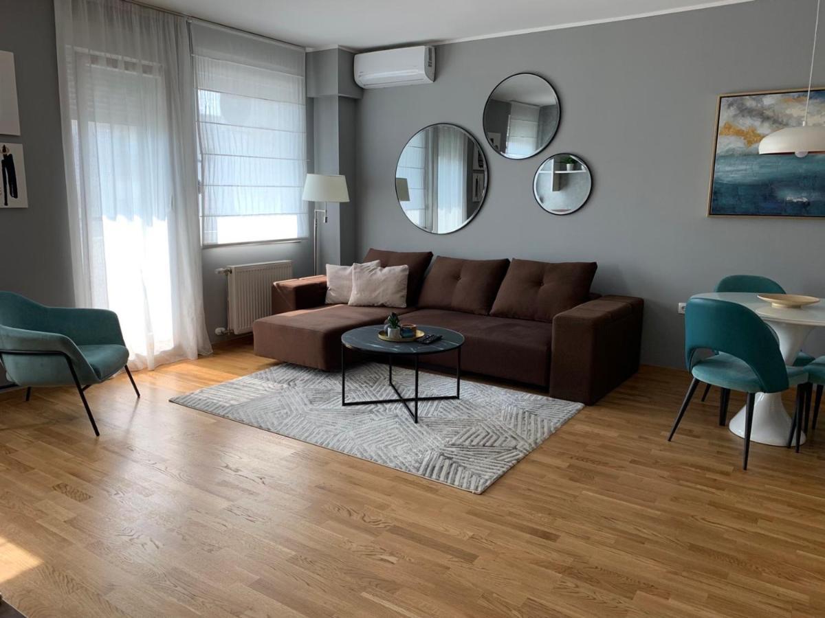 Gemini Apartment 3 - Modern Apartment With City View Újvidék Kültér fotó